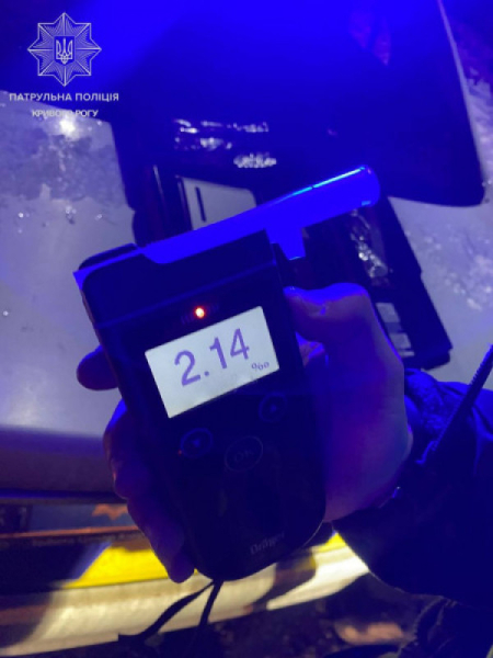 У Кривому Розі затримали нетверезу водійку за кермом Mazda0