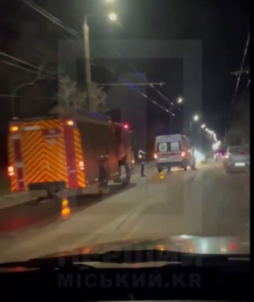 У Тернівському районі Кривого Рогу автомобіль влетів у стовп0