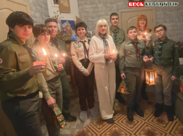 Пластуни завітали з Вифлеємським вогнем до Надії Гайдук в Кривому Розі