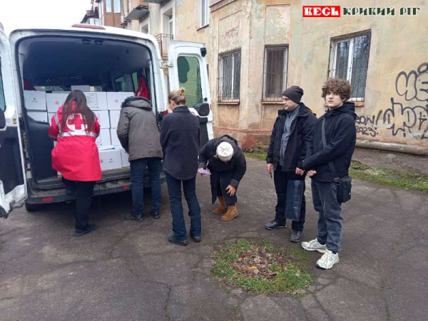 Червоний Хрест видав проднабори постраждалим від шахедного удару в Кривому Розі