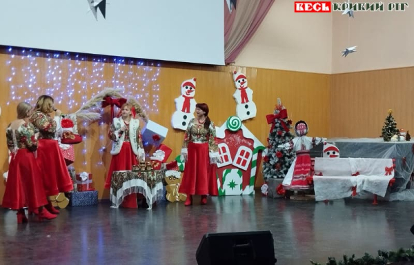 Новорічна вистава для дітей-сиріт в Музичний школі №4 Кривого Рогу