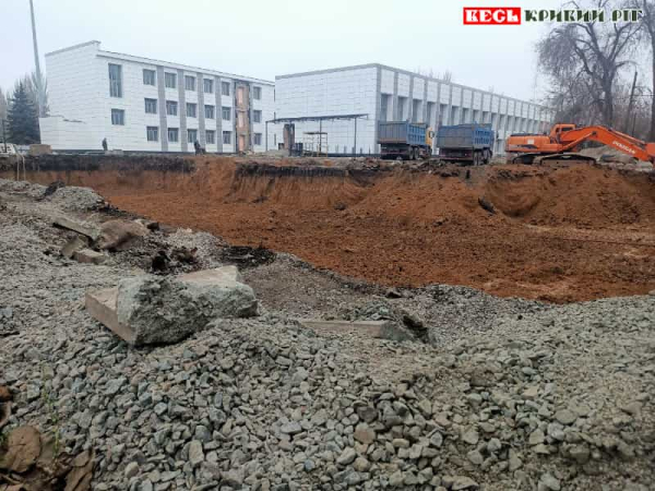 Котлован вирито на місці спортмайданчиків школи №4 в Кривому Розі