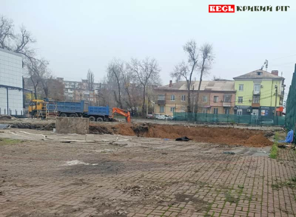 Будівельні роботи тривають на території школи №4 в Кривому Розі