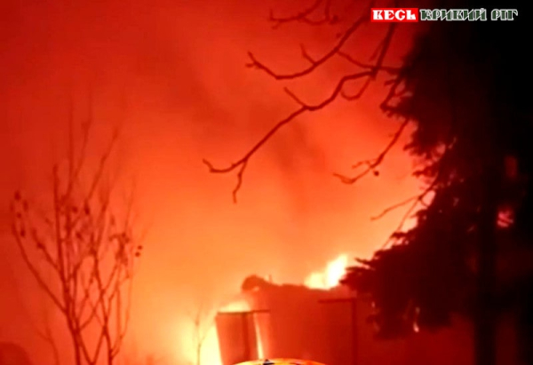 Пожежа в житловому будинку після прильоту шахеда в Кривому Розі