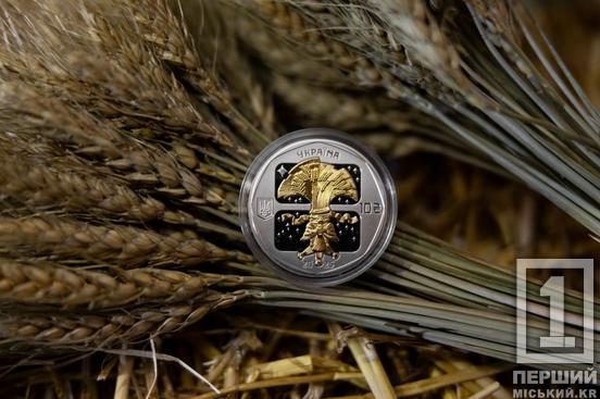 В Україні з’явилася особлива пам’ятна монета з діамантом1