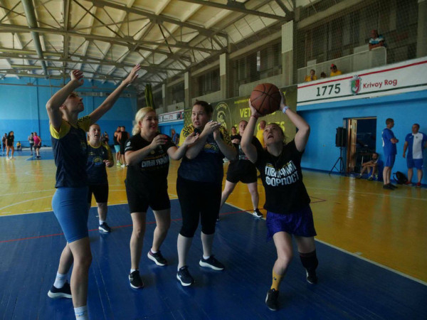 «Veterans Family Games Кривий Ріг-2025»: понад 2 тисячі учасників, 25 змагань, 17 видів спорту, понад 1000 переможців, які отримали матеріальне заохочення та безліч спортивних перемог і яскравих емоцій10