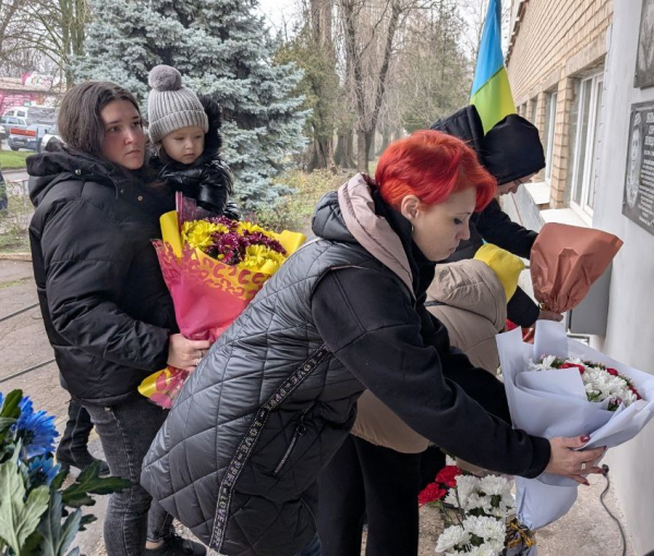 Вічна пам'ять Героям: у Кривому Розі відкрили меморіальні дошки полеглим захисникам4