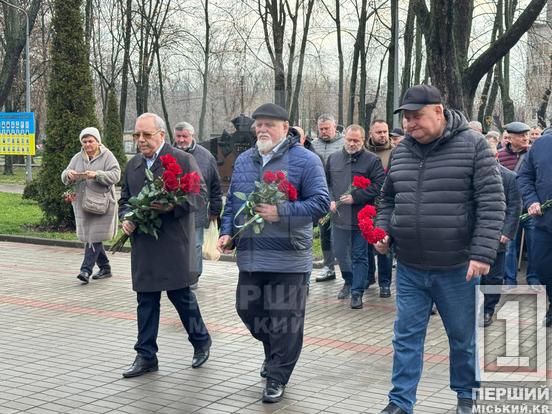 Вони зупинили розбурхану стихію некерованої ядерної реакції: криворіжці поклали квіти до знаку «Пам’яті Чорнобильців»2