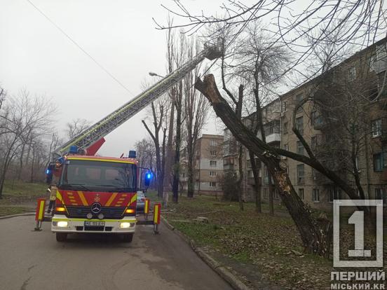 З 5-го поверху врятували двох людей: на житломасиві ПівдГЗК загорілася квартира2