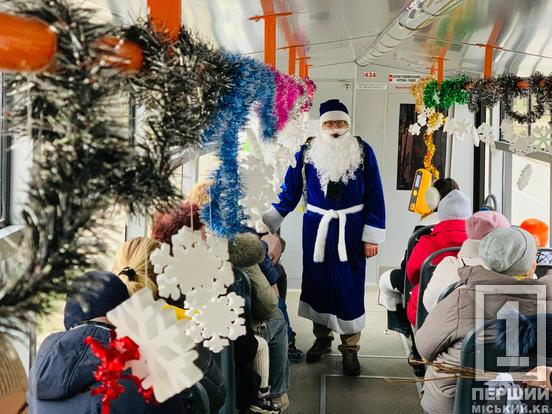 Знайомі краєвиди у незвичній атмосфері: криворіжці побували на костюмованій трамвайній екскурсії1