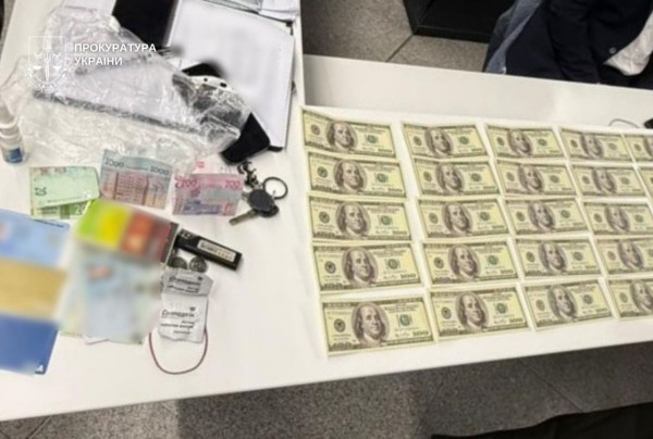 10 тисяч доларів США за незаконний виїзд: у Дніпрі повідомлено про підозру організатору схеми переправлення через кордон0