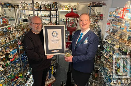 Це неймовірно мило: чоловік потрапив до Книги рекордів Гіннеса через любов до снігових куль3