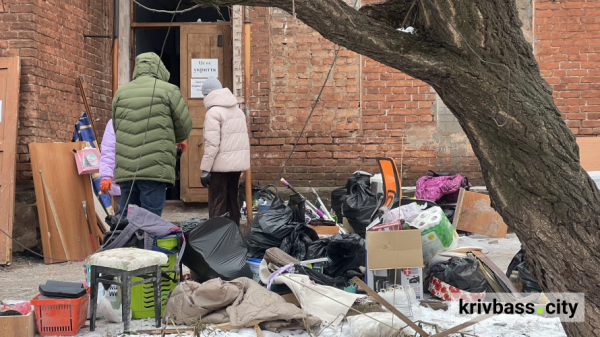 Четверо дітей серед поранених: росіяни майже добу обстрілюють Кривий Ріг 22 січня1