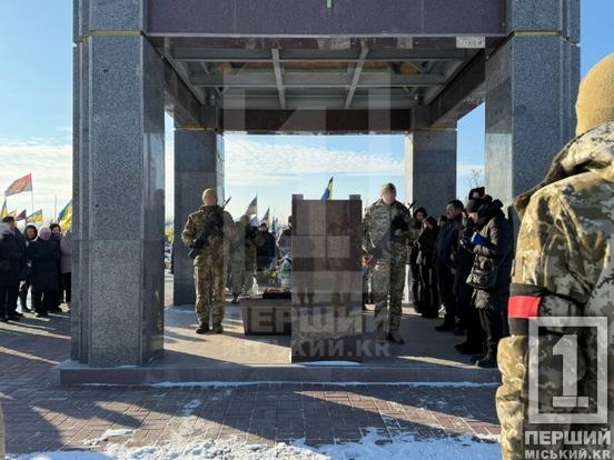 Говорив із коханою до останнього подиху: у Кривому Розі попрощалися з полеглим воїном Віктором Кушніром3