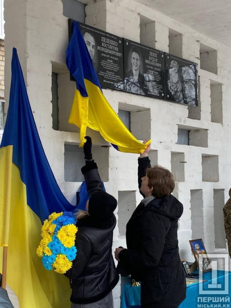 Іменні таблички на знак пошани до подвигів: у Кривому Розі вшанували пам’ять полеглих військовиків Костянтина Пелешка, Сергія Чомка та Богдана Леніка5