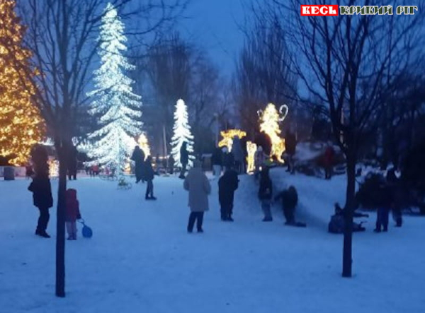 Зимові катання на санчатах з гірки в Кривому Розі