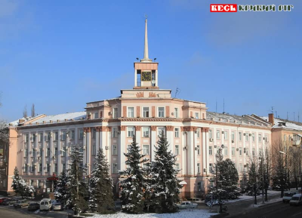 Заводоуправління КЗРК в засніженому Кривому Розі