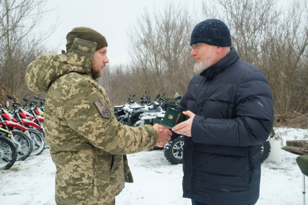 Криворізьким захисникам із 60-ї окремої механізованої Інгулецької бригади  передали допомогу від міста4
