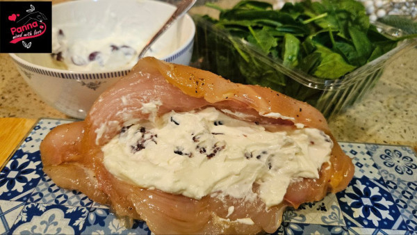 Кулінарний блог А. Паукової: Курочка з м'яким сиром, шпинатом та журавлиною з карамелізованою скоринкою1