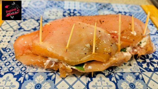 Кулінарний блог А. Паукової: Курочка з м'яким сиром, шпинатом та журавлиною з карамелізованою скоринкою2