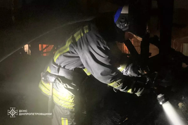 Літня жінка ледь не загинула під час пожежі у квартирі в Тернівському районі Кривого Рогу2