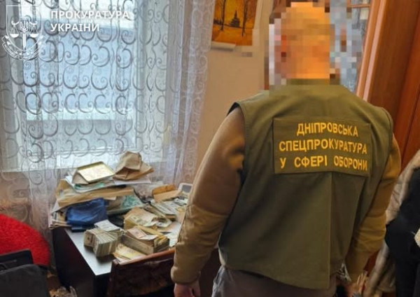 На Дніпропетровщині голова ВЛК разом зі спільником брала хабарі за ухвалення рішень про непридатність до віськової служби2