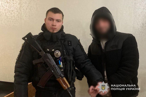 На Дніпропетровщині поліцейські затримали чоловіка за замах на вбивство його дідуся0