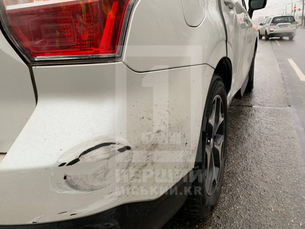 На проспекті Миру зіткнулися два автомобілі: водійку з дитиною забрали до лікарні3