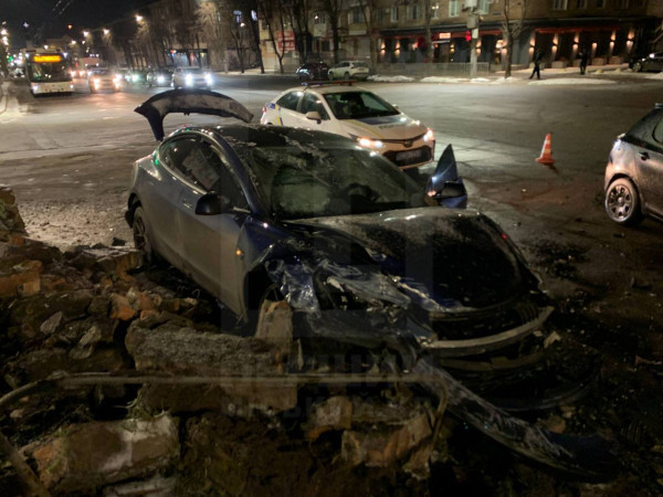 На вулиці Володимира Великого зіткнулися два автомобілі: є постраждалі1