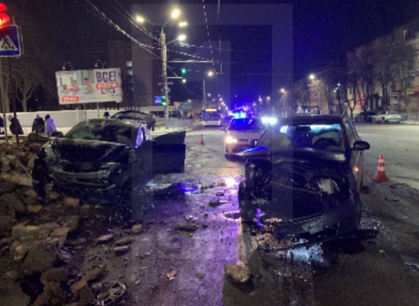 На вулиці Володимира Великого зіткнулися два автомобілі: є постраждалі0