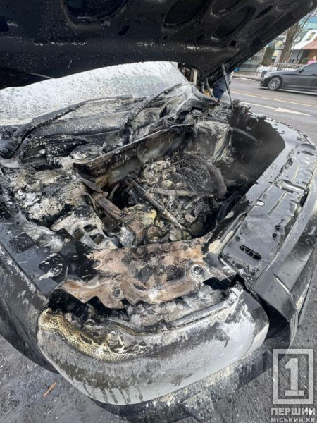 Неприємний «сюрприз» посеред дороги: у Кривому Розі горів Land Rover1