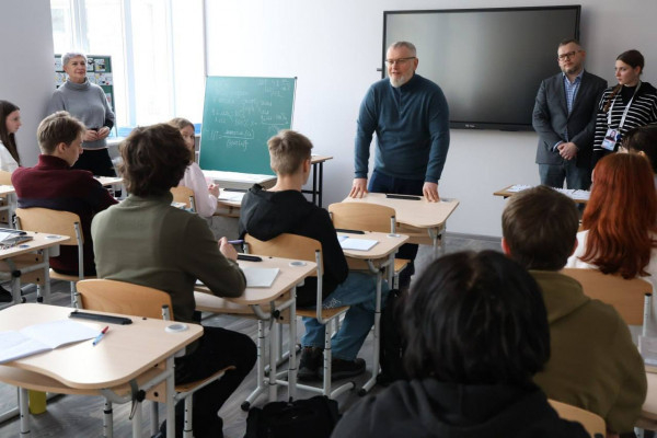 О. Вілкул: Кривий Ріг готується до участі у Всеукраїнському проєкті з пілотування  старшої профільної школи. У Покровському ліцеї завершено створення інноваційного освітнього хабу - це  буде новий стандарт профільного навчання5