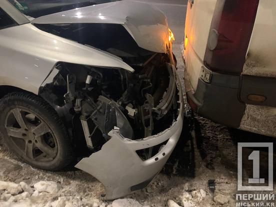 Один невдалий поворот – три розбиті автівки: на просп. Миру зіткнулися маршрутка, Citroën і Mitsubishi2