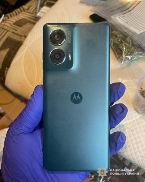 Підпалили автівку, збували наркотики, зберігали холодну та вогнепальну зброю і боєприпаси: на Дніпропетровщині затримано серійних злочинців4