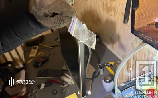 Прикордонник, кілька військових та цивільні розповсюджували наркотики на Дніпропетровщині: продаж був цілу добу1