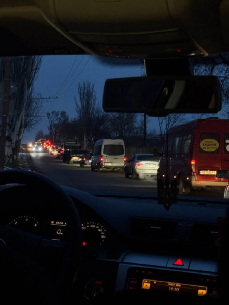 У Кривому Розі перекрили рух ділянкою дороги на вулиці Вільної Ічкерії0