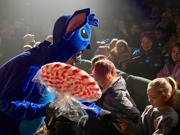 У Кривому Розі понад 400 дітей з особливими потребами переглянули виставу «Магія Різдва»4