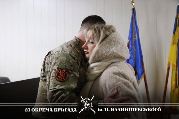 У Кривому Розі родинам загиблих захисників передали державні нагороди1