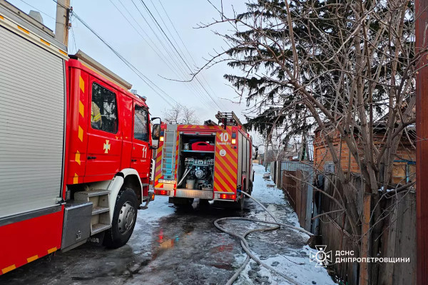 У Кривому Розі сьогодні вранці горів приватний будинок: загинула жінка та травмувався чоловік1