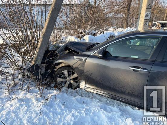 У момент погоні автівка влетіла у стовп: прикордонники затримали чоловіків з Дніпропетровщини, Донеччини та Азербайджану1