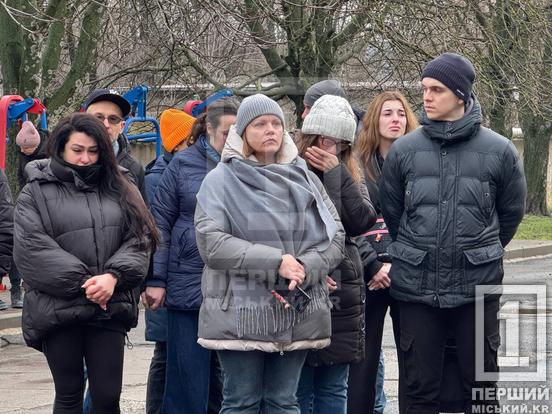 У пам’яті містян назавжди: у Криворізькій гімназії №94 відкрили меморіальні дошки полеглим Героям  Олегу Онищуку, Олександру Герасімову та Сергію Дорофеєву3