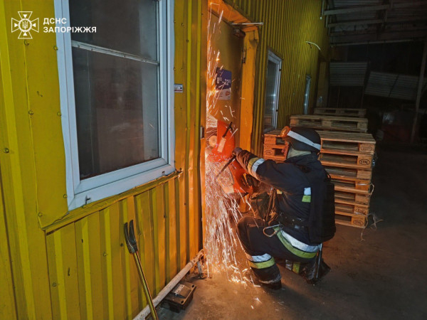 Упродовж ночі окупанти обстрілювали громадську інфраструктуру  Запоріжжя, виникли пожежі5