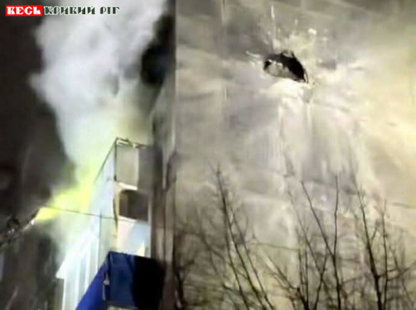 БПЛА пробив діру в стіні багатоповерхівки на Даманському в Кривому Розі