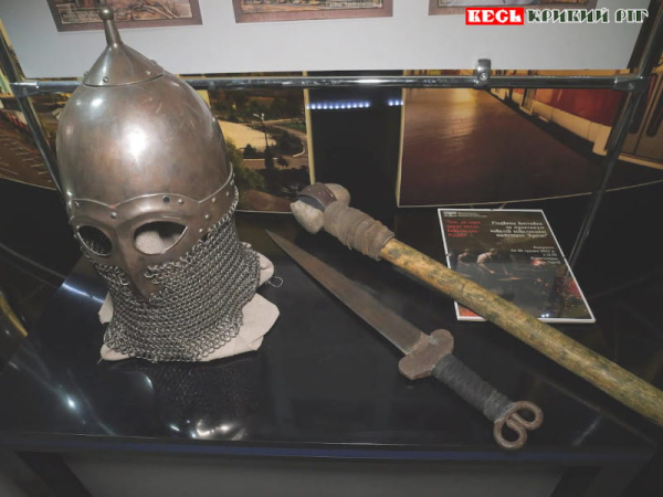 Експонати виставки в Квітковому годиннику в Кривому Розі