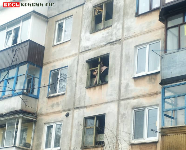 Вибуховою хвилею шахеда вибило вікна хрущовки на Довгинцево в Кривому Розі