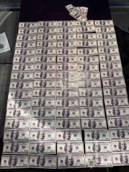 Вимагали 35 тисяч доларів та змушували продати авто: на Дніпропетровщині затримали двох зловмисників1