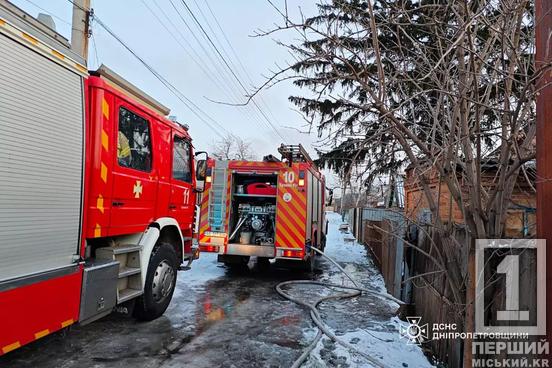 Загинула жінка та постраждав чоловік: у Центрально-Міському районі Кривого Рогу палав приватний будинок2