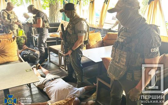 Заручники, побиття, вигадані борги у доларах: кримінальний авторитет з Дніпропетровщини та його спільники отримали підозру від СБУ