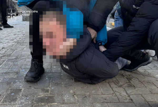 15 тис. доларів за фіктивний діагноз: у Кривому Розі викрили схему ухилення від мобілізації для виїзду за кордон2