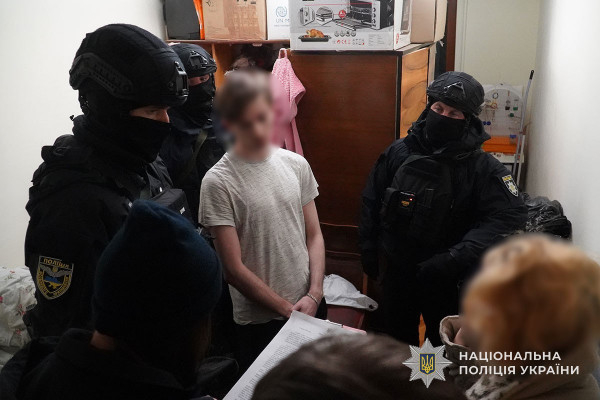 Аксесуари для ритуалів та біодобавки: в Україні припинено діяльність двох шахрайських груп0